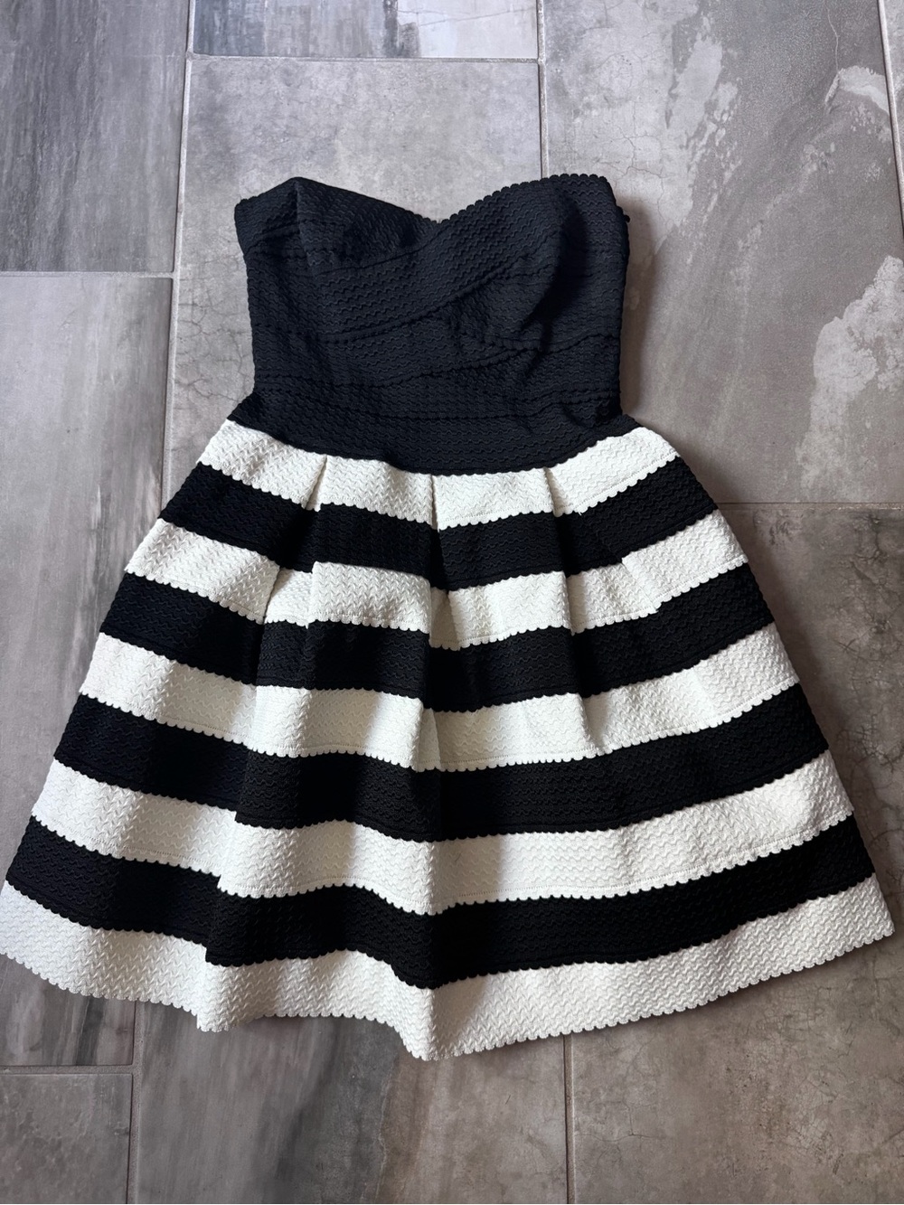 WILDCAT Black/White Dress Size S Strapless Stretch Pleated Bodice